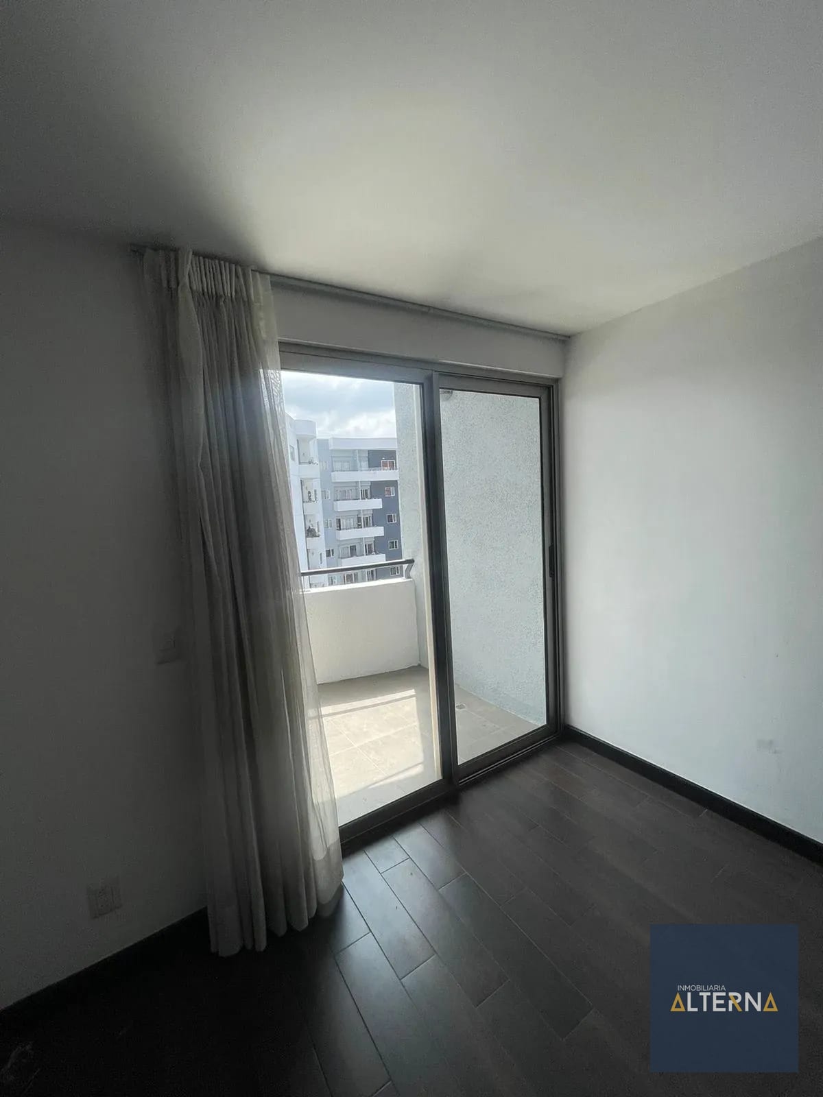 AMPLIO APARTAMENTO EN RENTA ZONA 14 — Apartamento en Alquiler en Zona 14, Guatemala, Ciudad — foto 2 de 11
