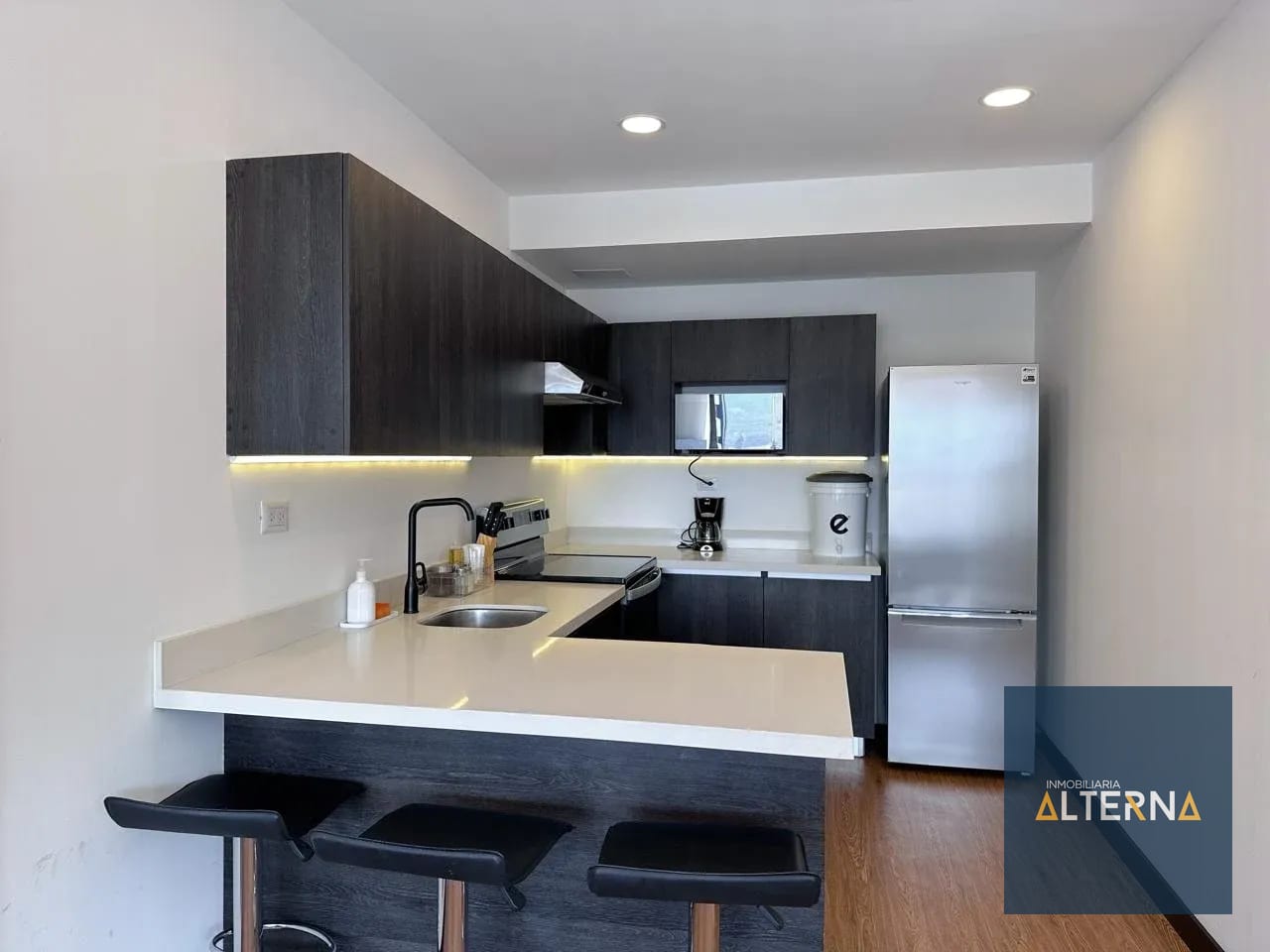 Lindo Apartamento Amueblado tipo eficiente en Renta en Zona 10 — Apartamento en Alquiler en Zona 10, Guatemala, Ciudad — foto 4 de 10