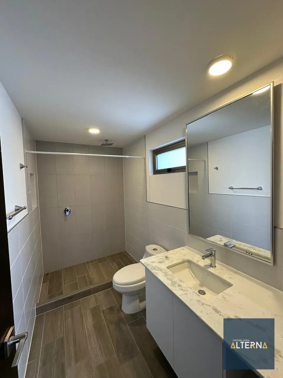Apartamento en Venta Zona 14 primer nivel con jardin — Apartamento en Venta en Zona 14, Guatemala, Ciudad — foto 8 de 10