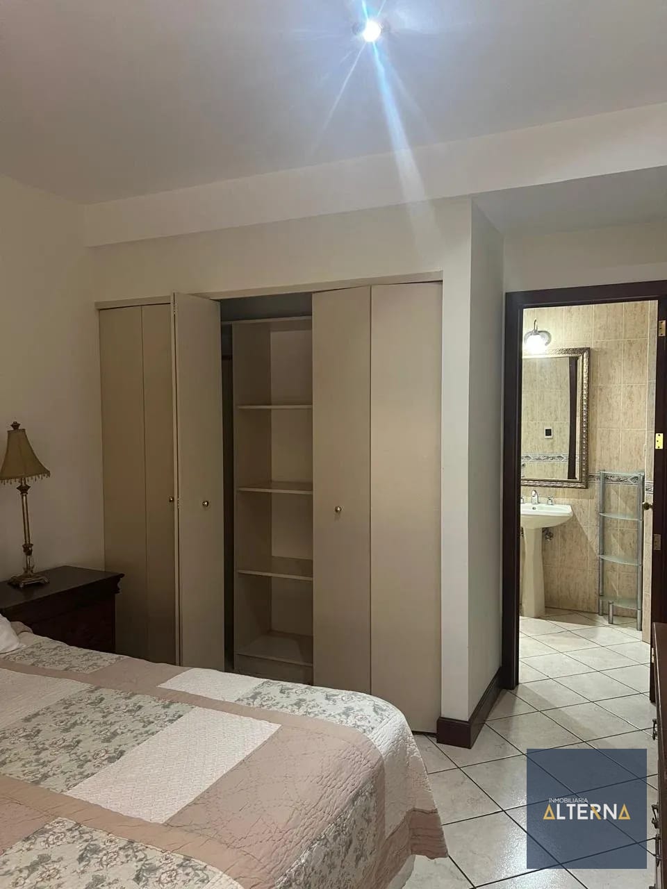 Apartamento en Renta Amueblado y Equipado Zona 10 — Apartamento en Alquiler en Zona 10, Guatemala, Ciudad — foto 9 de 11