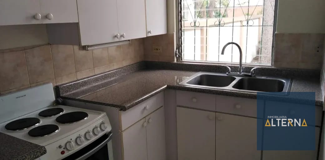 Apartamento en Renta amueblado en zona 9 - Image 1