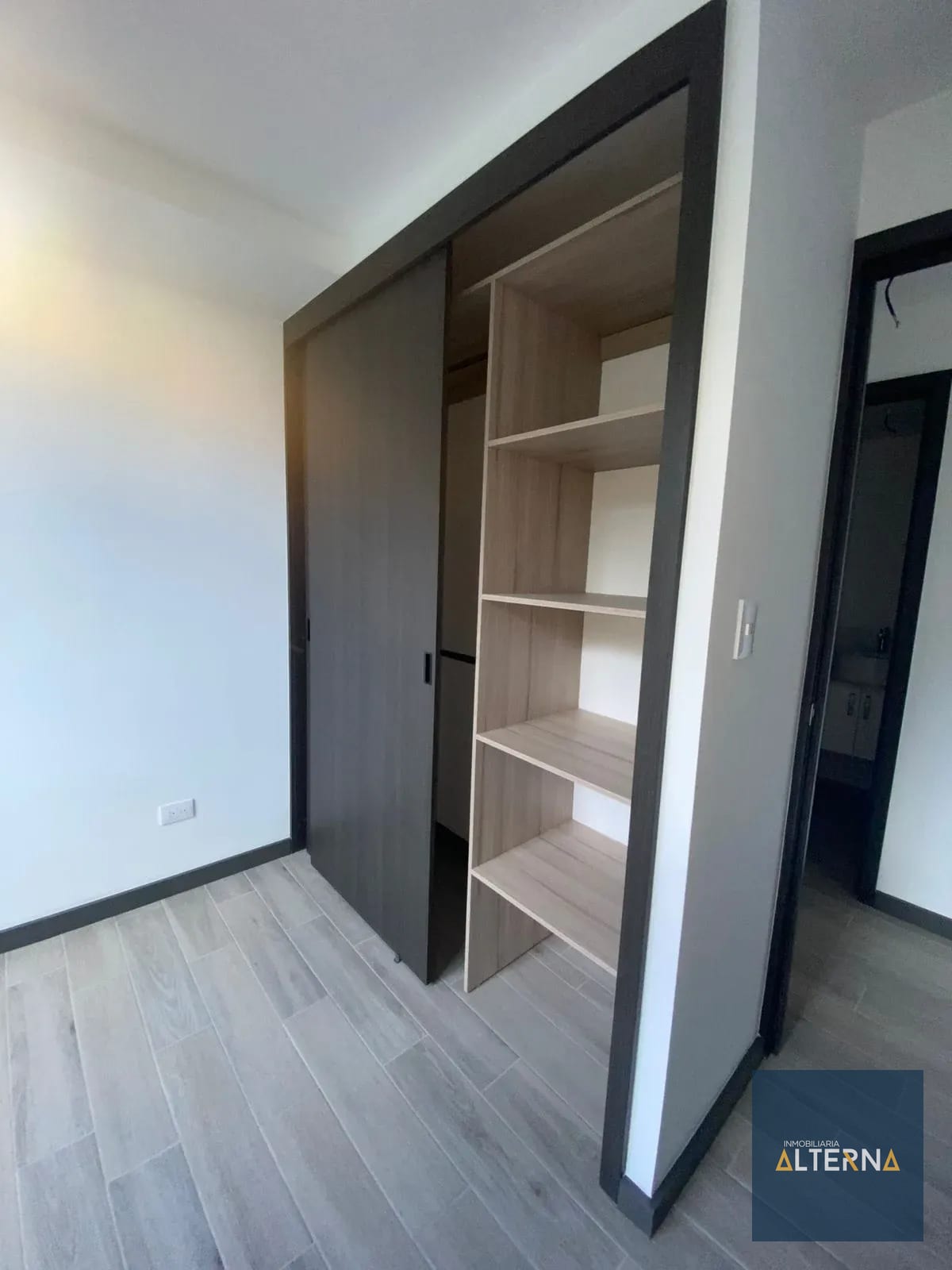 Apartamento en Renta en Zona 16 cerca de la entrada a Hacienda Rea — Apartamento en Alquiler en Zona 16, Guatemala, Ciudad — foto 3 de 4
