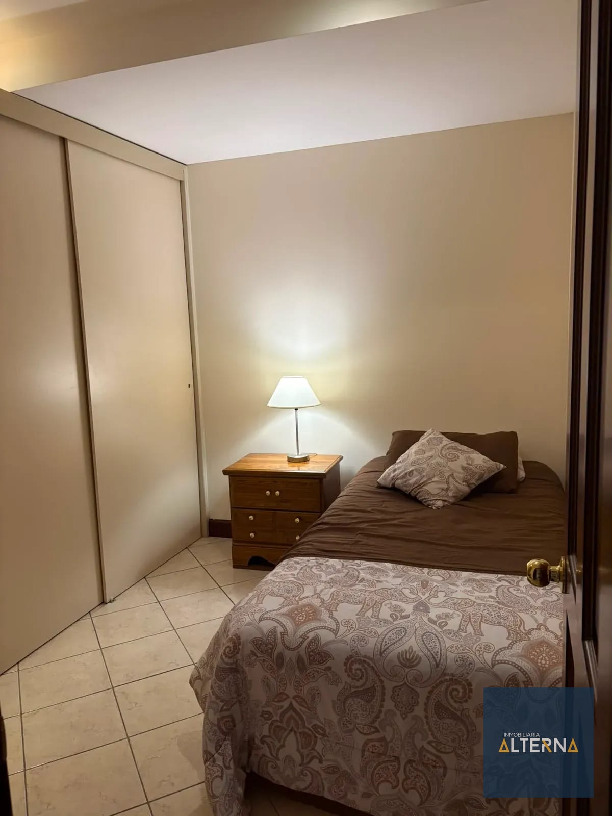 Lindo Apartamento Amueblado Renta Zona 10 — Apartamento en Alquiler en Zona 10, Guatemala, Ciudad — foto 2 de 5