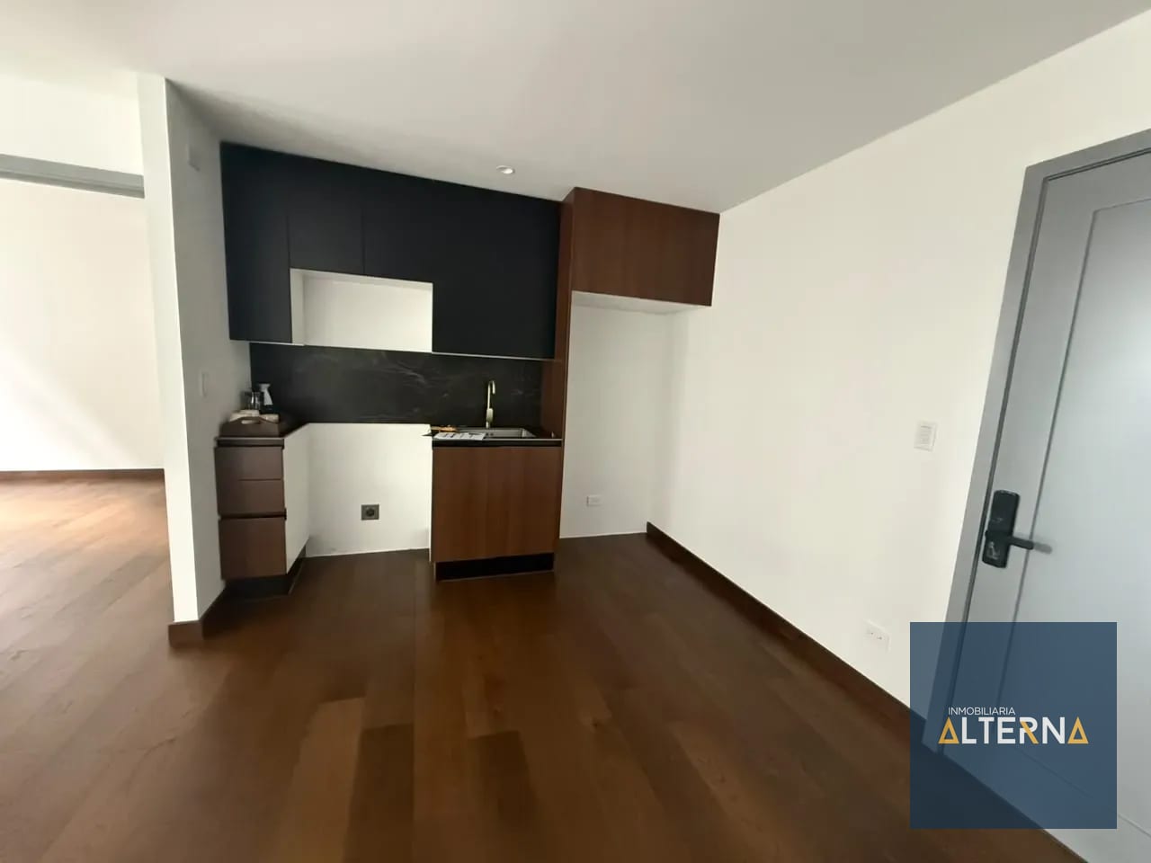 Apartamento en renta en el mejor sector de zona 10 EDIFICIO ATARAH — Apartamento en Alquiler en Zona 10, Guatemala, Ciudad — foto 3 de 14