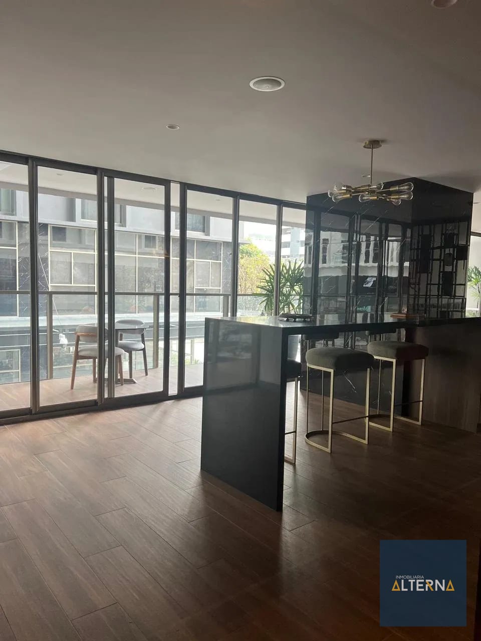 Apartamento en renta en el mejor sector de zona 10 EDIFICIO ATARAH — Apartamento en Alquiler en Zona 10, Guatemala, Ciudad — foto 8 de 13