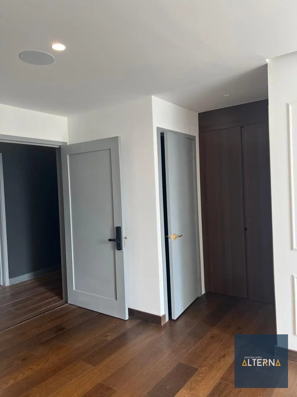 Apartamento en renta en el mejor sector de zona 10 EDIFICIO ATARAH — Apartamento en Alquiler en Zona 10, Guatemala, Ciudad — foto 9 de 13
