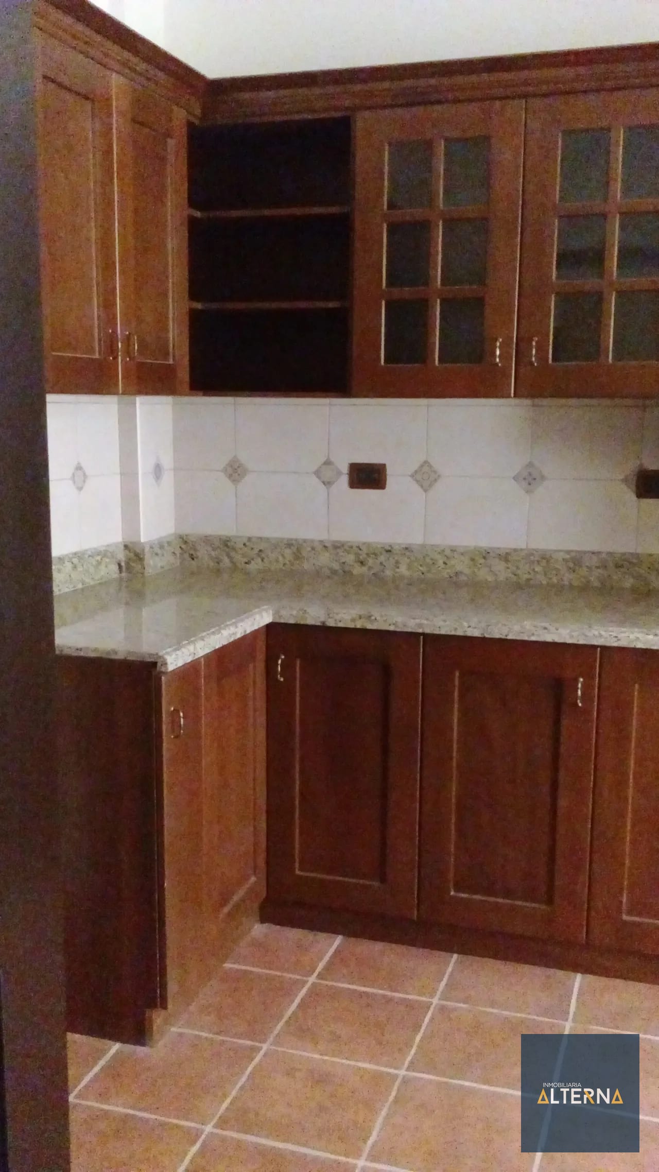 Apartamento de Primer Nivel con Jardin en Renta Zona 16 Kanajuyu a 5 M — Apartamento en Alquiler en Zona 16, Guatemala, Ciudad — foto 4 de 16