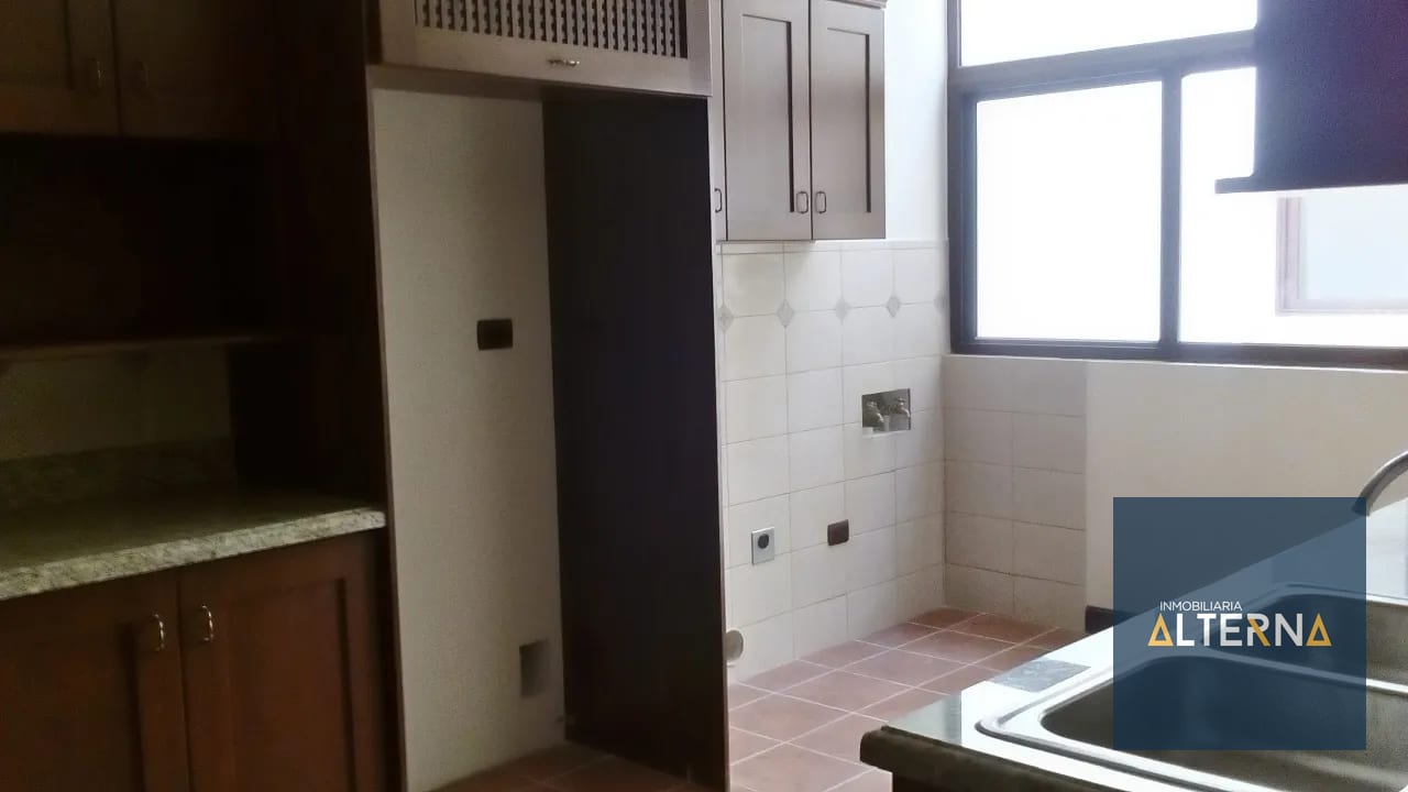 Apartamento de Primer Nivel con Jardin en Renta Zona 16 Kanajuyu a 5 M — Apartamento en Alquiler en Zona 16, Guatemala, Ciudad — foto 5 de 16