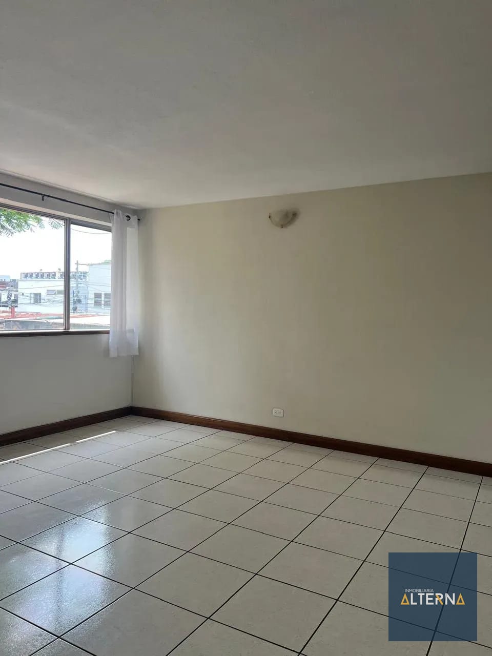 APARTAMENTO EN RENTA ZONA 9 Segundo nivel sin elevador — Apartamento en Alquiler en Zona 9, Guatemala, Ciudad — foto 3 de 13