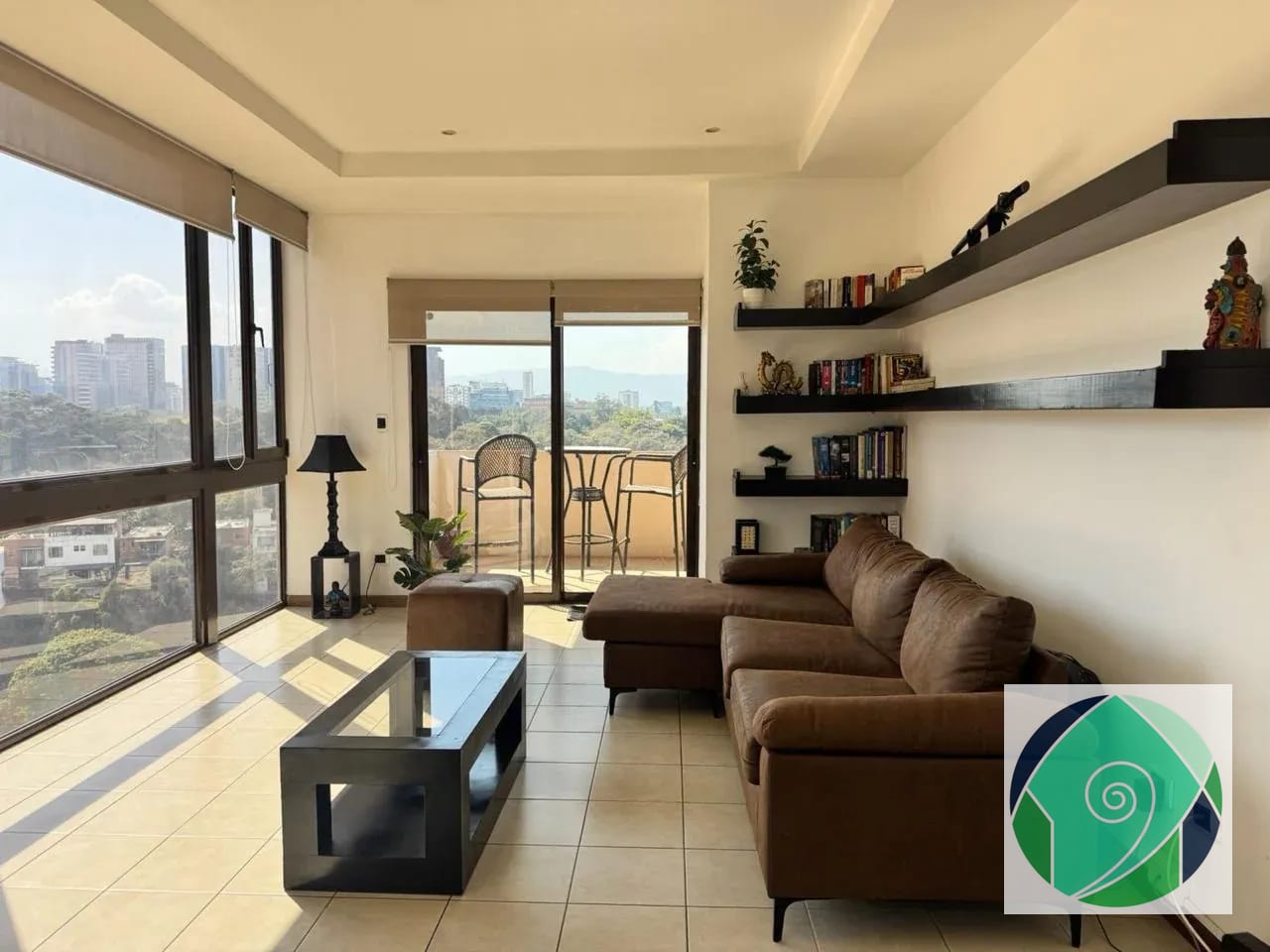 Alquiler Amplio Apartamento en Zona 15 — Apartamento en Alquiler en El Robledal, Zona 15, Guatemala, Ciudad — foto 1 de 17
