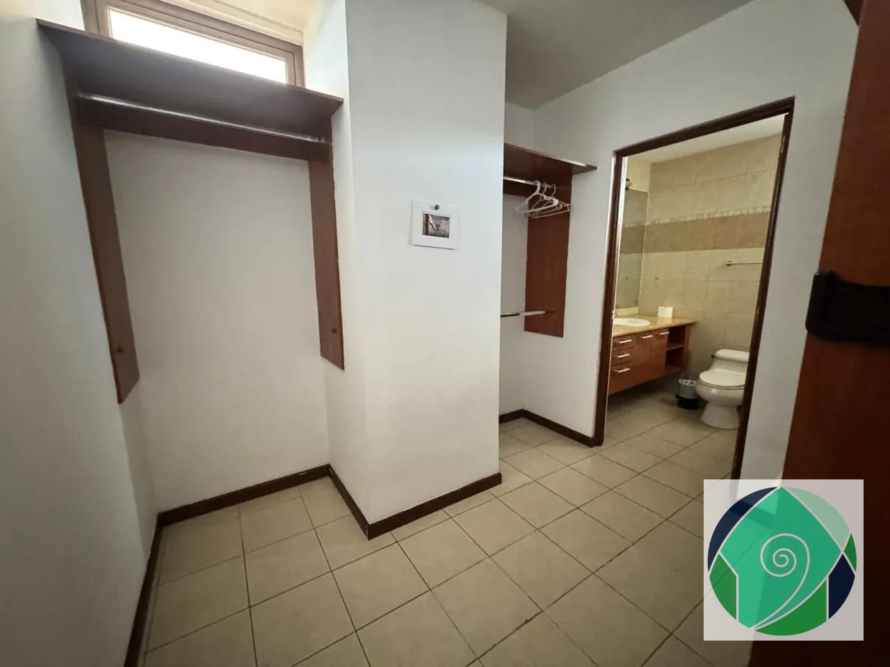 Alquiler Amplio Apartamento en Zona 15 — Apartamento en Alquiler en El Robledal, Zona 15, Guatemala, Ciudad — foto 8 de 17