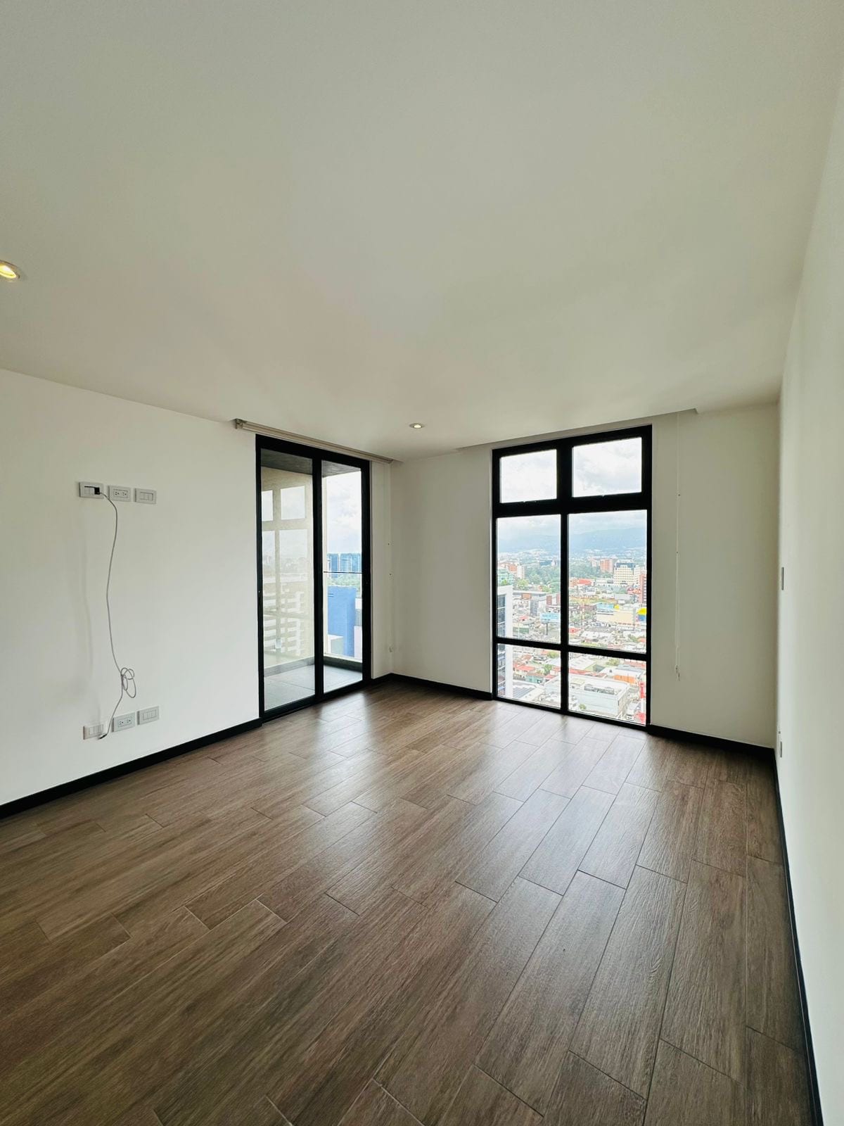 Apartamento nivel alto en renta zona 10 — Apartamento en Alquiler en Zona 10, Guatemala, Ciudad — foto 5 de 6