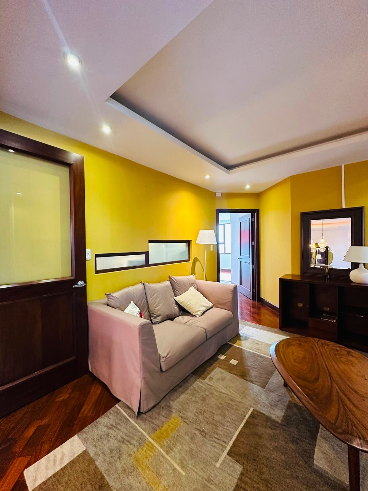 Apartamento amueblado en renta zona 10 — Apartamento en Alquiler en Santa María, Zona 10, Guatemala, Ciudad — foto 4 de 7