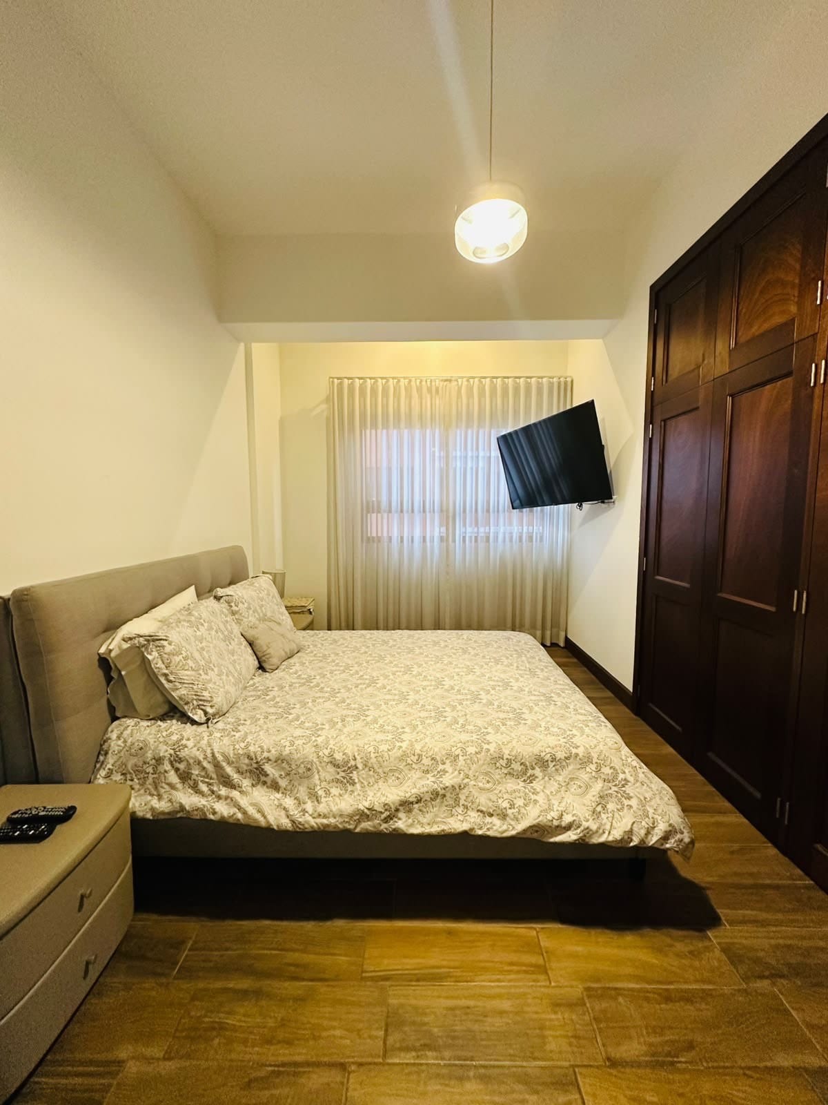 Apartamento amueblado en renta zona 10 — Apartamento en Alquiler en Zona 10, Guatemala, Ciudad — foto 2 de 4