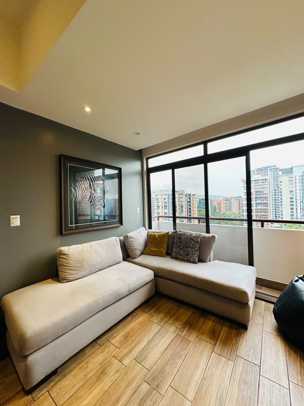 Hermoso apartamento amueblado en renta — Apartamento en Alquiler en Zona 10, Guatemala, Ciudad — foto 1 de 4