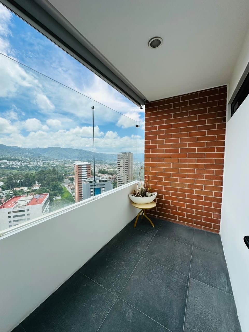 Espectacular apartamento en renta zona 14 — Apartamento en Alquiler en Zona 14, Guatemala, Ciudad — foto 2 de 8