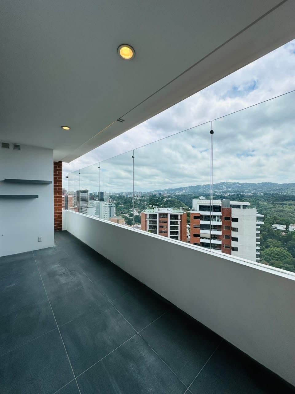 Espectacular apartamento en renta zona 14 — Apartamento en Alquiler en Zona 14, Guatemala, Ciudad — foto 7 de 8