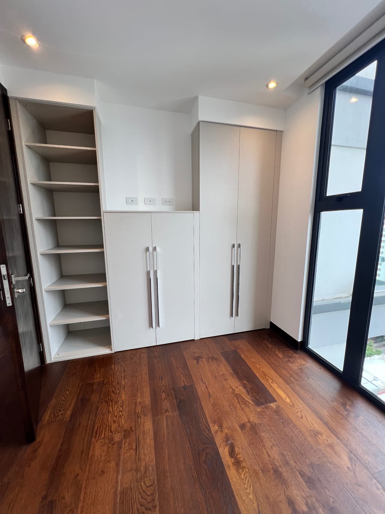 Apartamento en renta zona 10 — Apartamento en Alquiler en Zona 10, Guatemala, Ciudad — foto 4 de 6