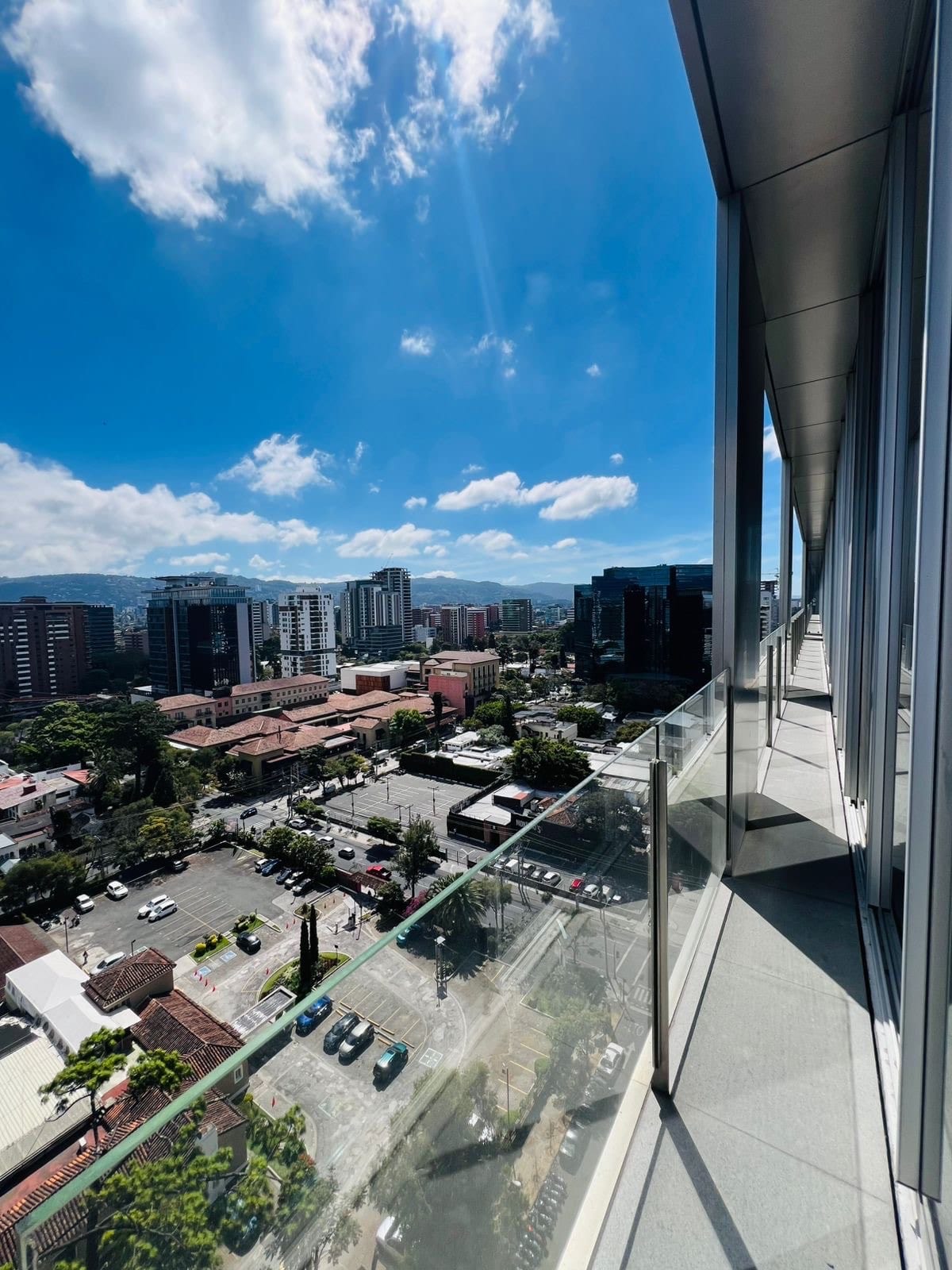Oficina en renta zona 10 — Apartamento en Alquiler en Avia, Zona 10, Guatemala, Ciudad — foto 3 de 6