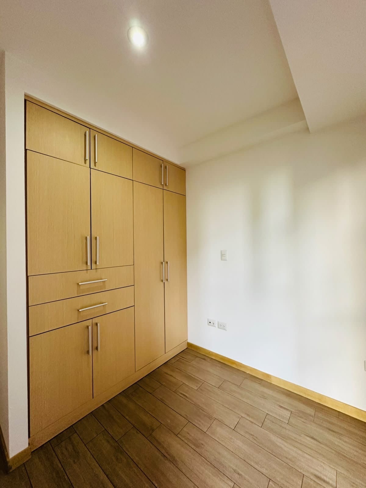 Apartamento en renta zona 10 — Apartamento en Alquiler en City Haus, Zona 10, Guatemala, Ciudad — foto 4 de 7