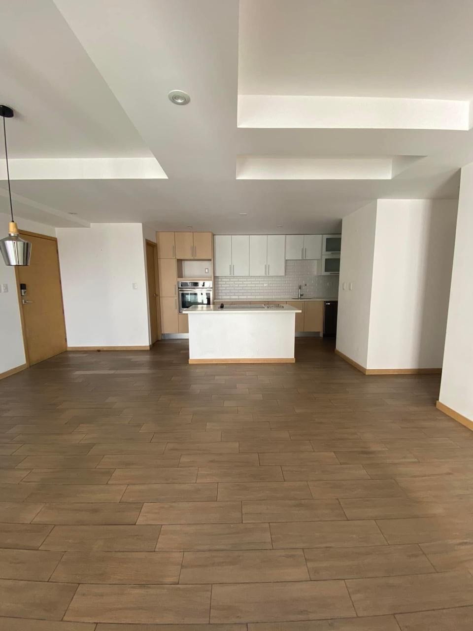 Hermoso apartamento en renta zona 10 — Apartamento en Alquiler en Zona 10, Guatemala, Ciudad — foto 1 de 9