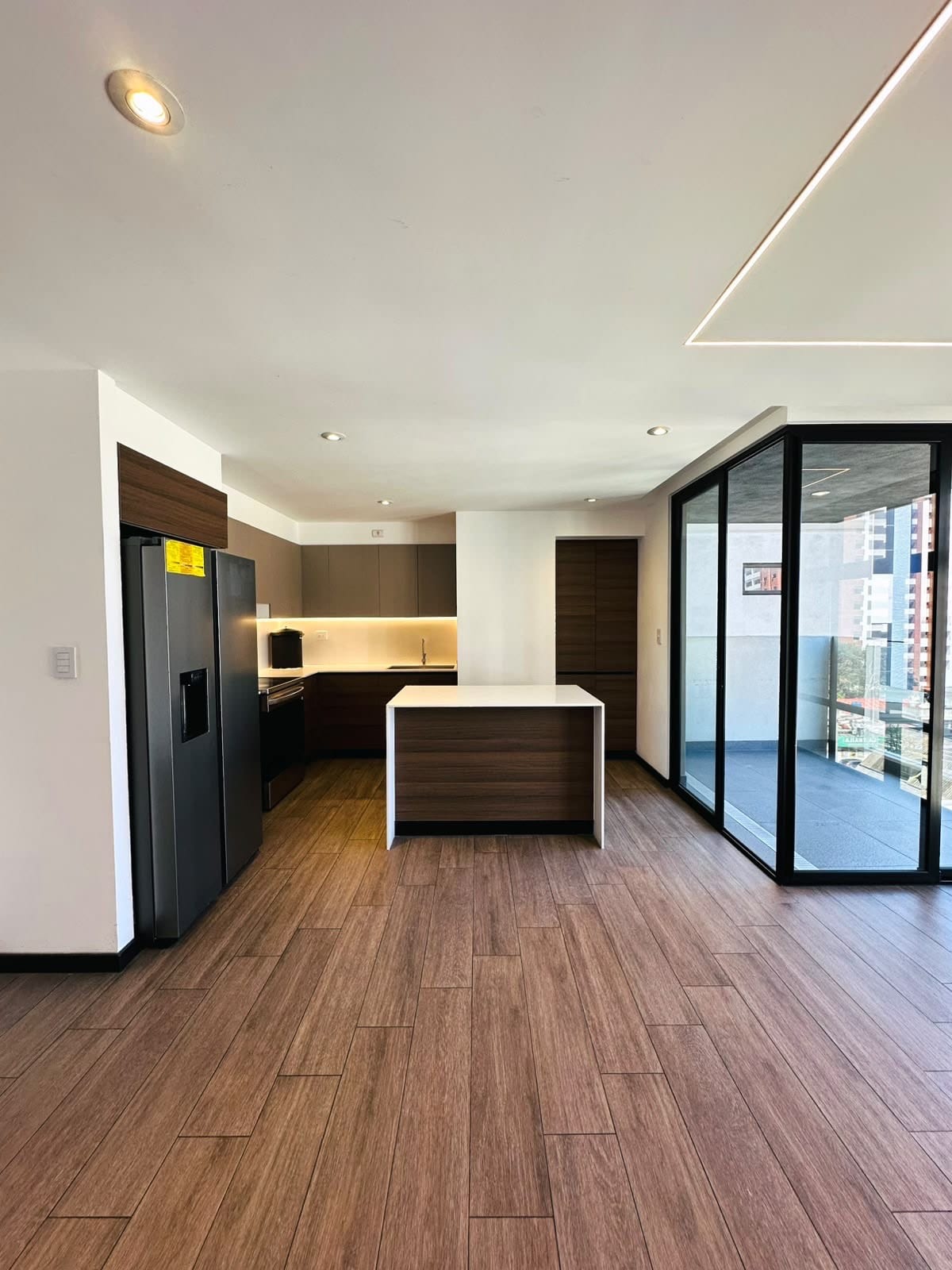 Hermoso apartamento en renta zona 10 — Apartamento en Alquiler en Zona 10, Guatemala, Ciudad — foto 5 de 7