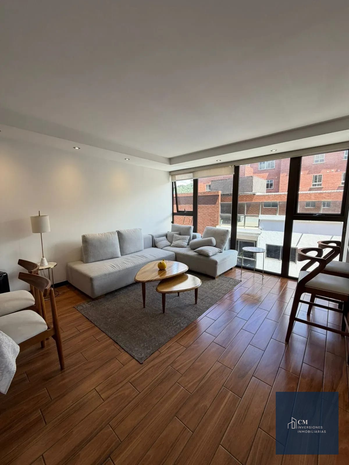 Sala — Vive con estilo en Vista Hermosa I: apartamento amueblado en renta Z15 — Apartamento en Alquiler en Vista Hermosa I, Zona 15, Guatemala, Ciudad — foto 1 de 14