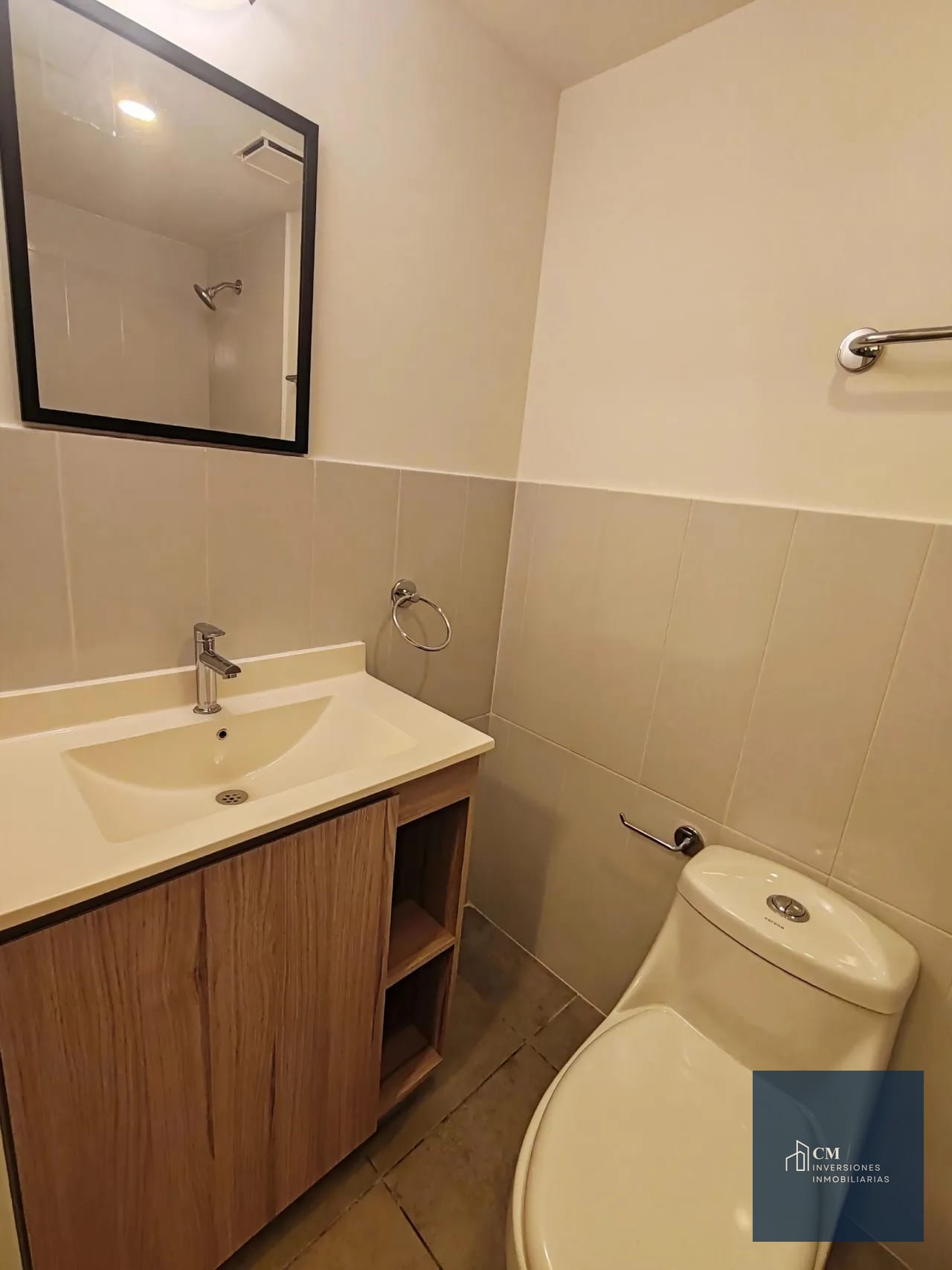 Baño — Apartamento en Zona 10: ¡Inversión inteligente en Ciudad Vieja! — Apartamento en Venta en Ciudad Vieja, Zona 10, Guatemala, Ciudad — foto 10 de 12