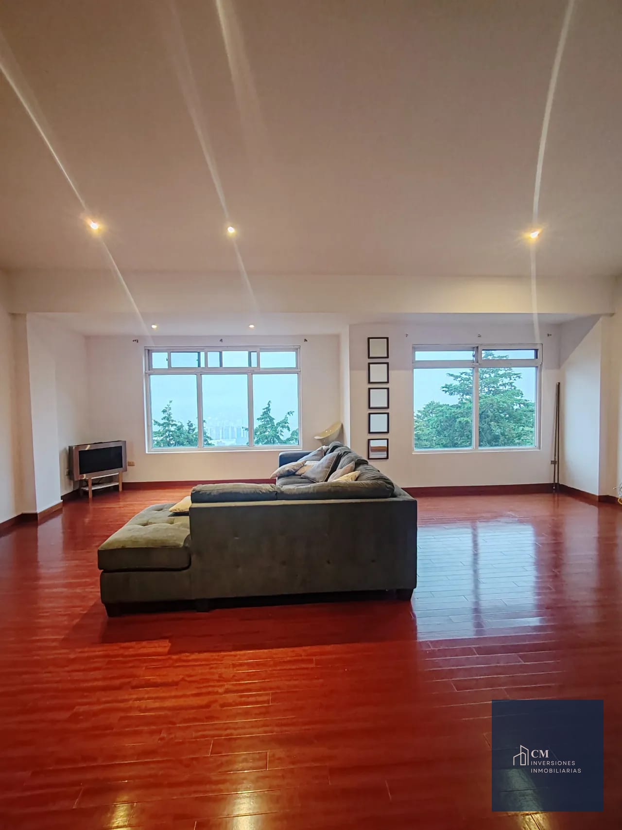 Sala — ¡Apartamento con hermosas vistas en Km 9.5 en Carretera al Salvador! — Apartamento en Venta en Carretera a El Salvador, Guatemala, Ciudad — foto 3 de 17