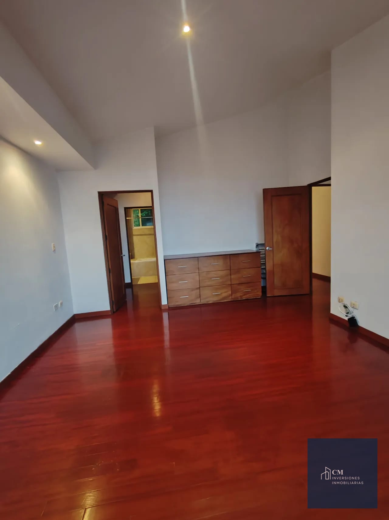 Dormitorio principal — ¡Apartamento con hermosas vistas en Km 9.5 en Carretera al Salvador! — Apartamento en Venta en Carretera a El Salvador, Guatemala, Ciudad — foto 10 de 17