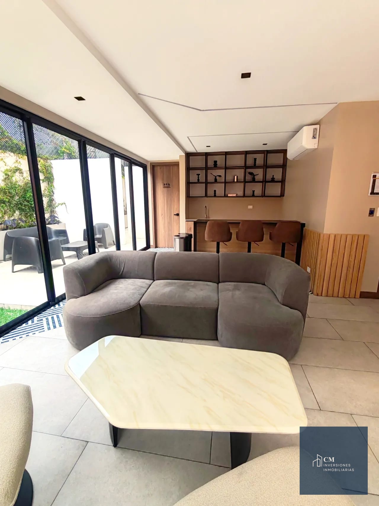 Salón Social — APARTAMENTO EN ZONA 15, VH II. ¡Comodidad, estilo y amenidades! — Apartamento en Alquiler en Vista Hermosa II, Zona 15, Guatemala, Ciudad — foto 15 de 17