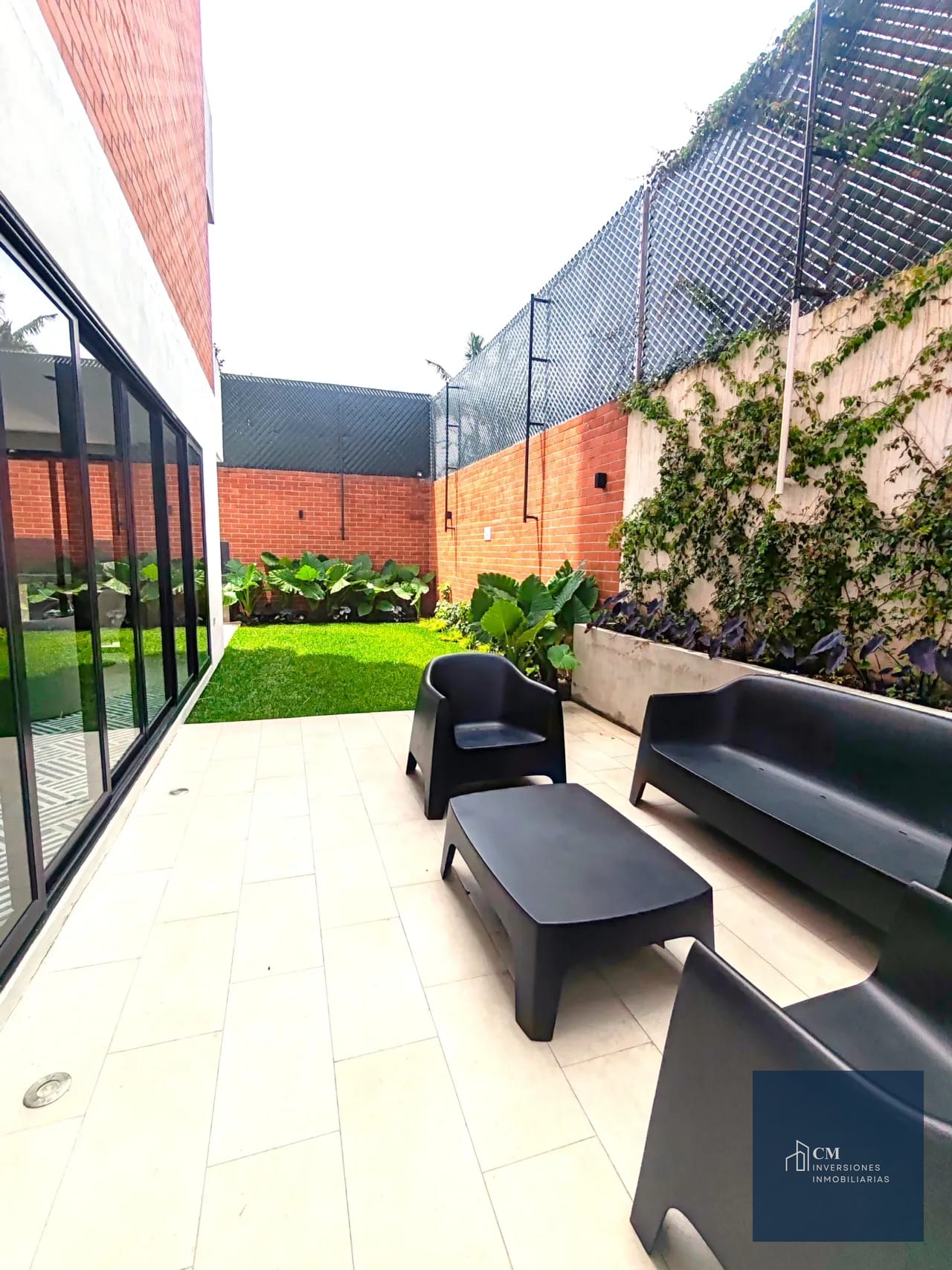 Jardín — APARTAMENTO EN ZONA 15, VH II. ¡Comodidad, estilo y amenidades! — Apartamento en Alquiler en Vista Hermosa II, Zona 15, Guatemala, Ciudad — foto 17 de 17