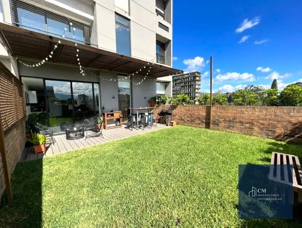 Jardín — ¡Tu mejor Inversión! ¡Amplitud, pérgola y jardín! — Apartamento en Venta en Ciudad Vieja, Zona 10, Guatemala, Ciudad — foto 6 de 17