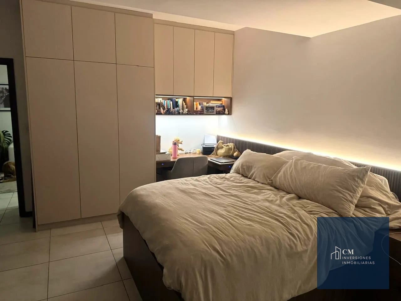 Dormitorio principal — ¡Tu mejor Inversión! ¡Amplitud, pérgola y jardín! — Apartamento en Venta en Ciudad Vieja, Zona 10, Guatemala, Ciudad — foto 3 de 17