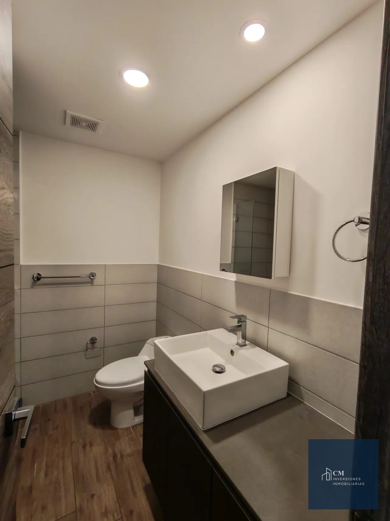 Baño — ¡Vive con comodidad y estilo en Zona 15, rodeado de amenidades ! — Apartamento en Alquiler en Vista Hermosa II, Zona 15, Guatemala, Ciudad — foto 9 de 17