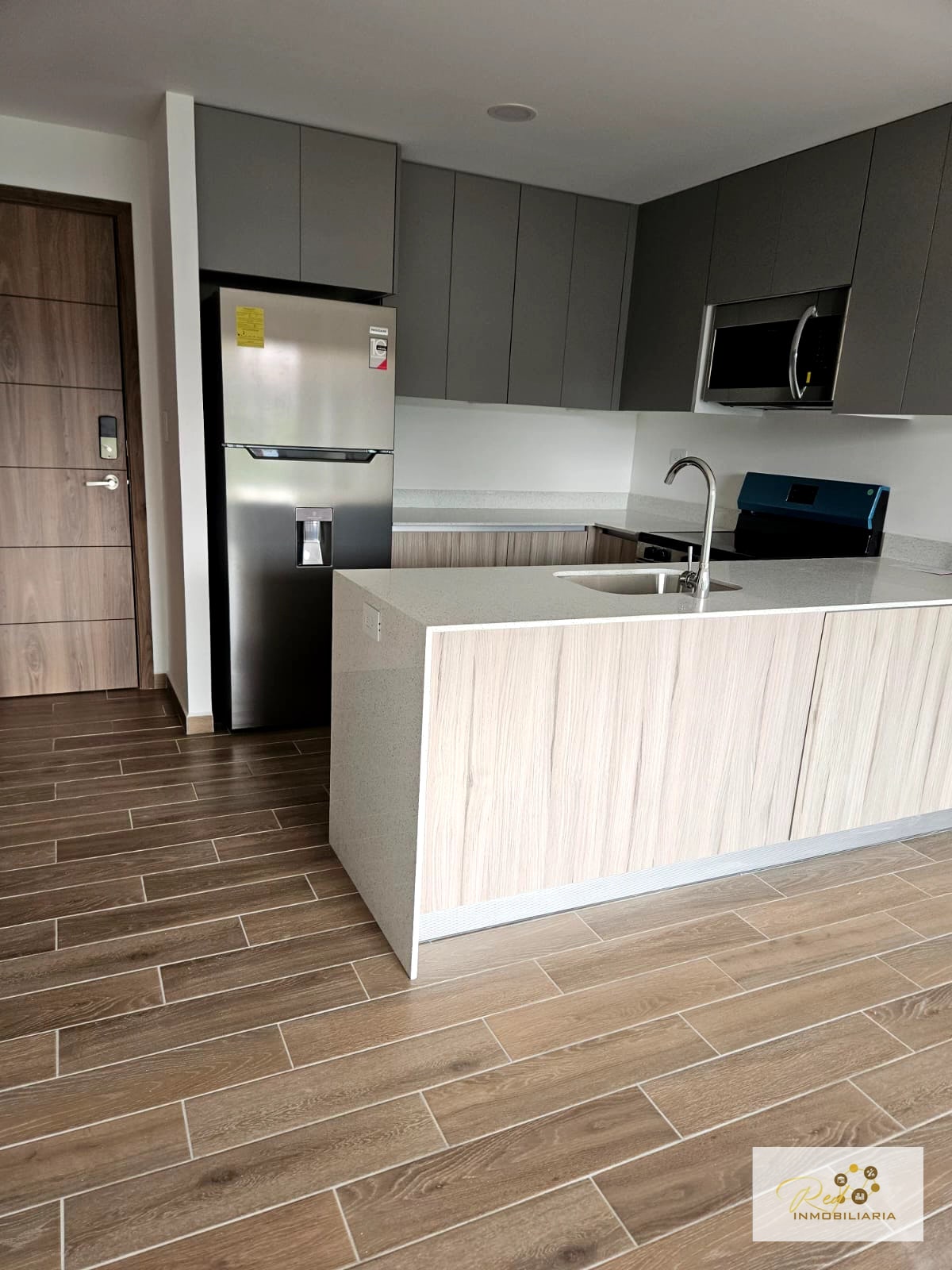 RENTA APARTAMENTO EXCLUSIVO PARQUE 14, Zona Residencial Premium — Apartamento en Alquiler en Zona 14, Guatemala, Ciudad — foto 6 de 14