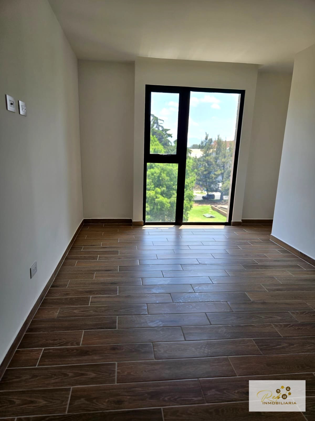 RENTA APARTAMENTO EXCLUSIVO PARQUE 14, Zona Residencial Premium — Apartamento en Alquiler en Zona 14, Guatemala, Ciudad — foto 2 de 14