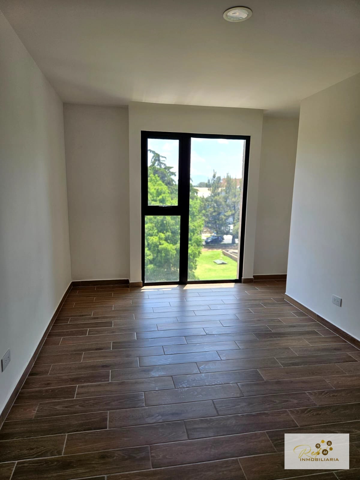 RENTA APARTAMENTO EXCLUSIVO PARQUE 14, Zona Residencial Premium — Apartamento en Alquiler en Zona 14, Guatemala, Ciudad — foto 3 de 14