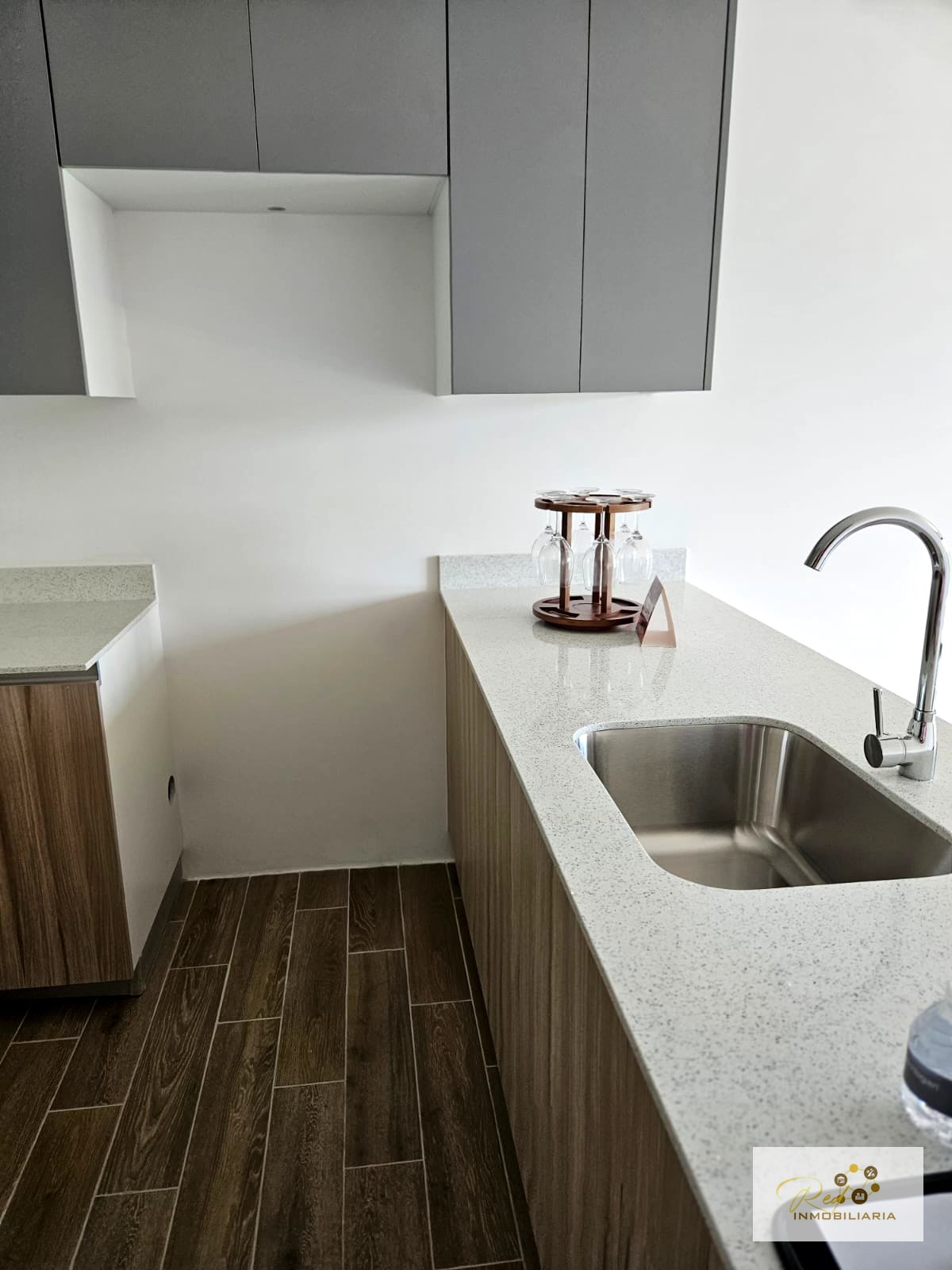 RENTA APARTAMENTO EXCLUSIVO PARQUE 14, Zona Residencial Premium — Apartamento en Alquiler en Zona 14, Guatemala, Ciudad — foto 9 de 14