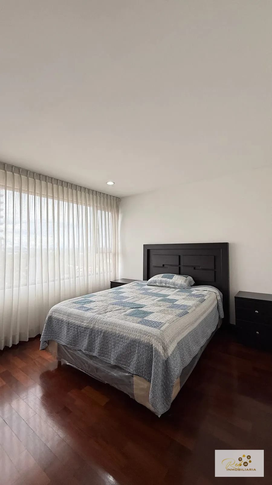 🏢 Apartamento AMUEBLADO en alquiler — Zona 10, Edificio Santa María — Apartamento en Alquiler en Zona 10, Guatemala, Ciudad — foto 3 de 10