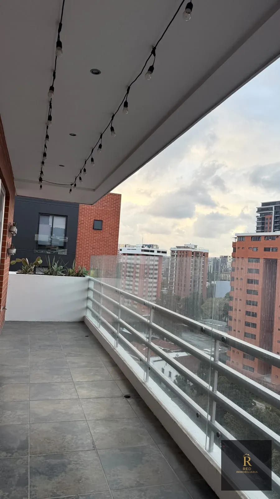 🏢 Apartamento en Venta zona 10 / Edificio Aria – Nivel Alto — Apartamento en Venta en Zona 10, Guatemala, Ciudad — foto 1 de 15