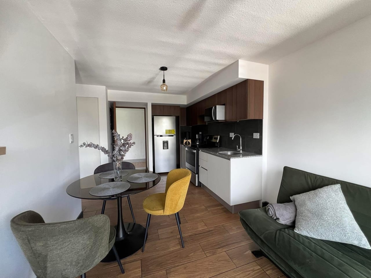 BE14 / APARTAMENTO EN VENTA / AMUEBLADO DE 1 HABITACIÓN — Apartamento en Alquiler en Be14, Zona 14, Guatemala, Ciudad — foto 1 de 5