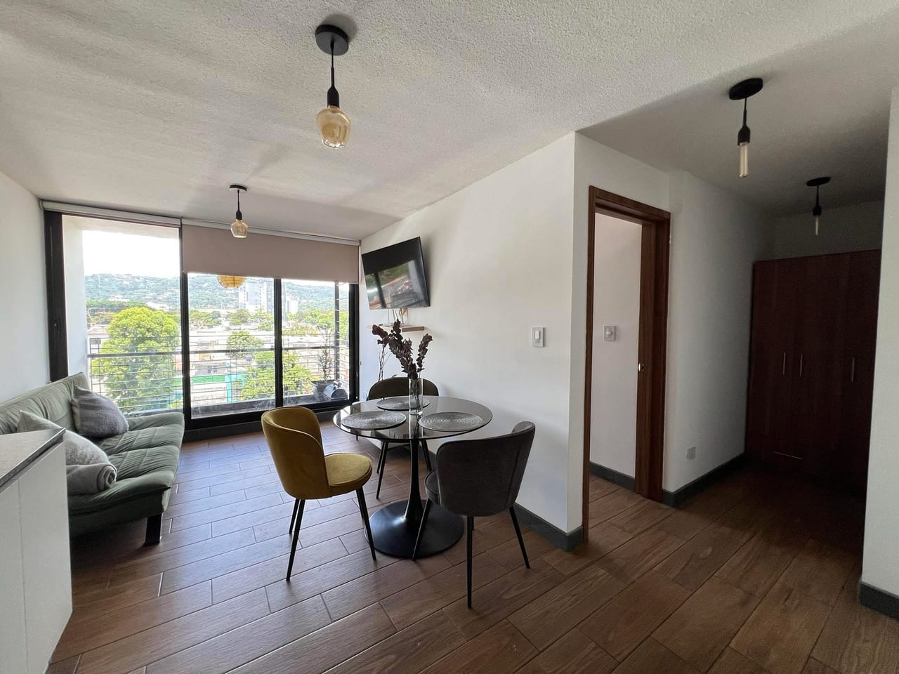 BE14 / APARTAMENTO EN VENTA / AMUEBLADO DE 1 HABITACIÓN — Apartamento en Alquiler en Be14, Zona 14, Guatemala, Ciudad — foto 3 de 5