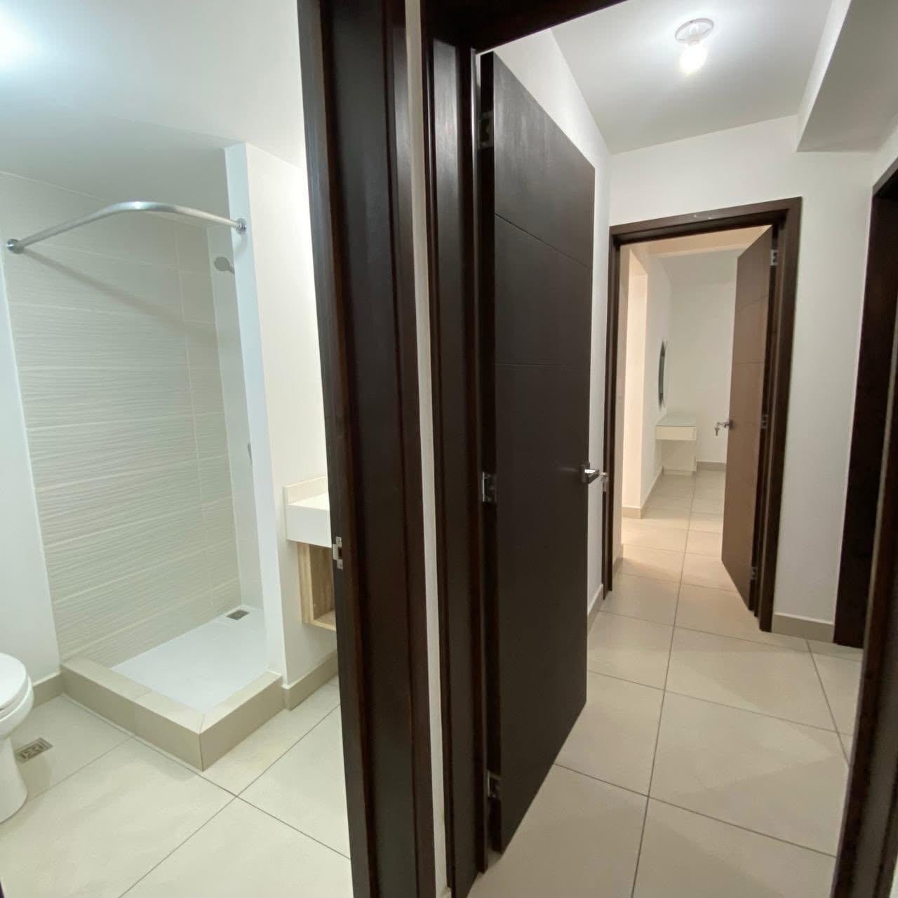 BE14 / APARTAMENTO EN RENTA DE 3 HABITACIONES Y JARDÍN — Apartamento en Alquiler en Be14, Zona 14, Guatemala, Ciudad — foto 6 de 10