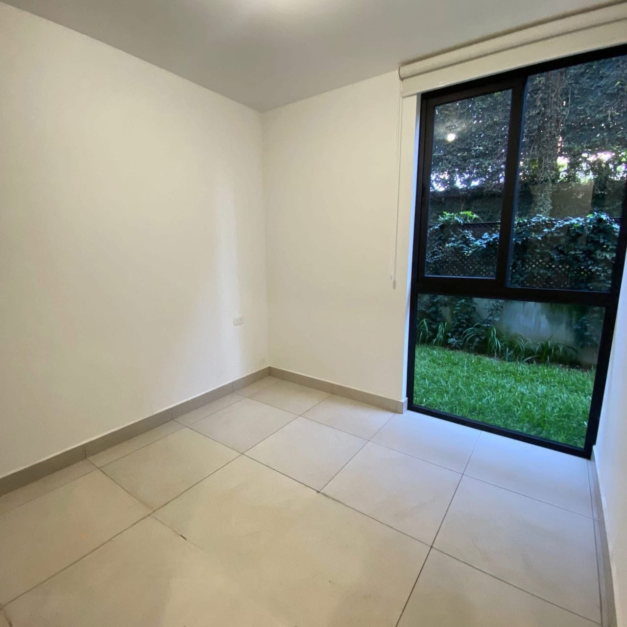 BE14 / APARTAMENTO EN RENTA DE 3 HABITACIONES Y JARDÍN — Apartamento en Alquiler en Be14, Zona 14, Guatemala, Ciudad — foto 8 de 10