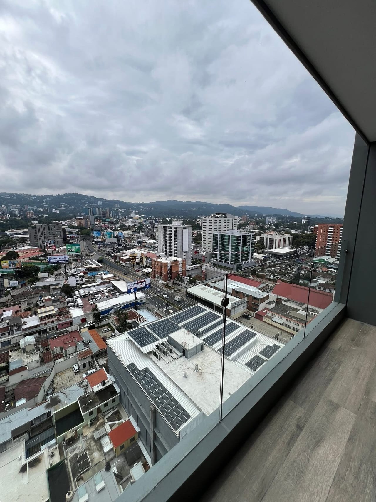 Terraza Diez / Apartamento en Renta de 2 Habitaciones โ Apartamento en Alquiler en Zona 10, Guatemala, Ciudad โ foto 7 de 9