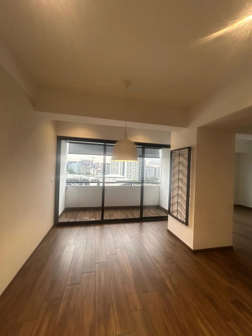 Se Alquila Apto. Edificio Casa Acueducto, Zona 10. Nivel Alto. — Apartamento en Alquiler en Casa Acueducto, Zona 10, Guatemala, Ciudad — foto 1 de 17