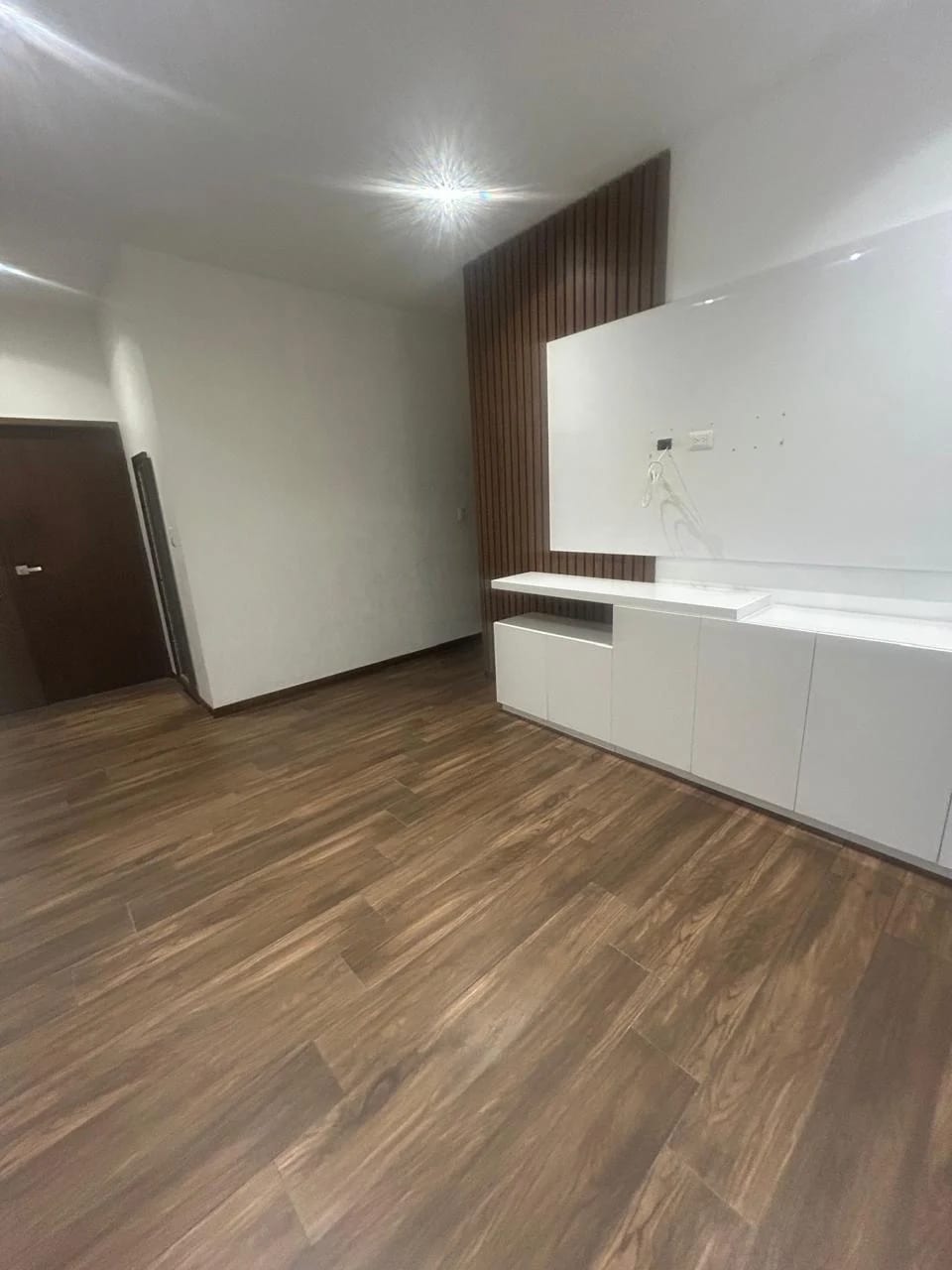 Se Alquila Apto. Edificio Casa Acueducto, Zona 10. Nivel Alto. — Apartamento en Alquiler en Casa Acueducto, Zona 10, Guatemala, Ciudad — foto 6 de 17