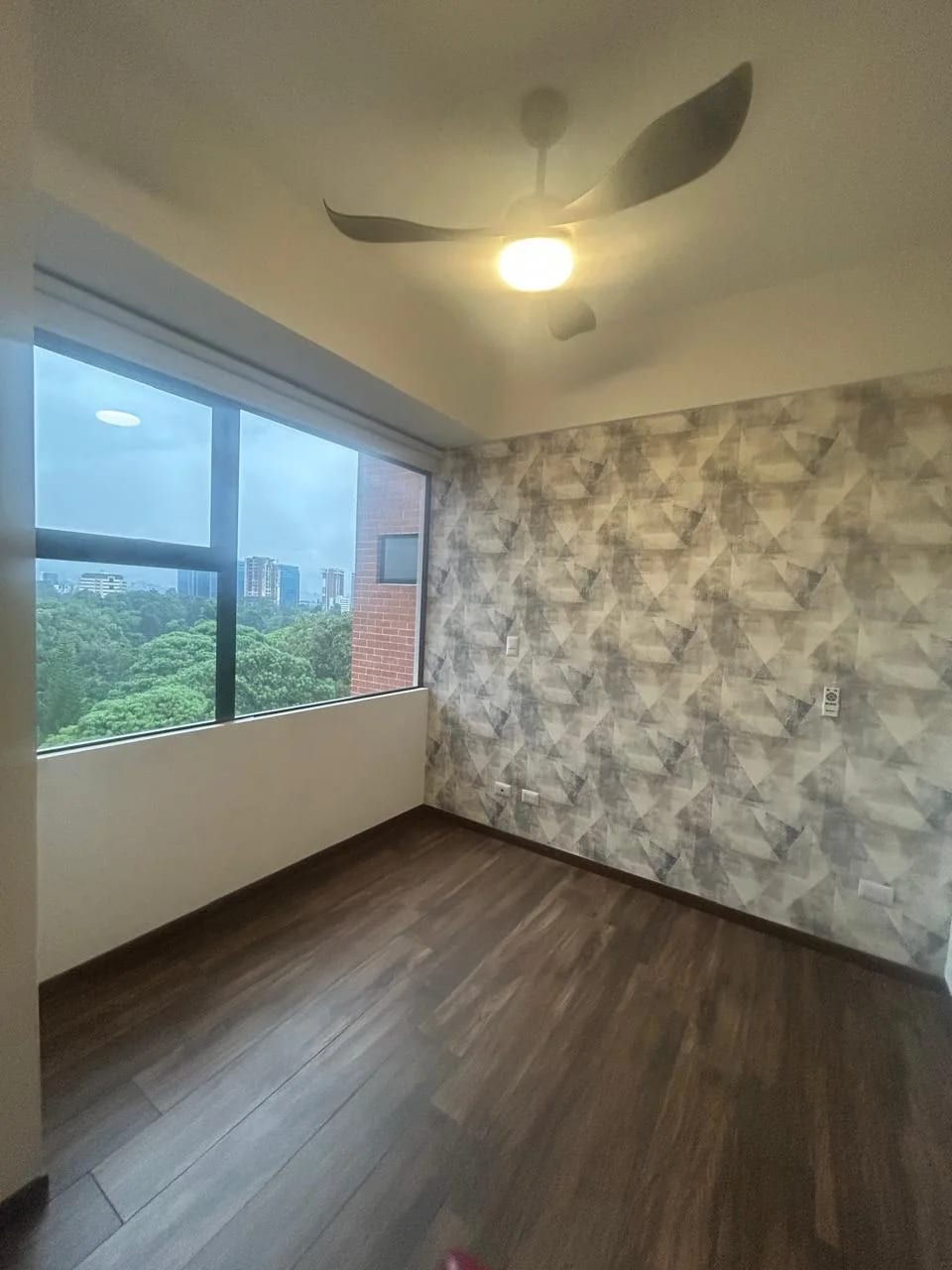Se Alquila Apto. Edificio Casa Acueducto, Zona 10. Nivel Alto. — Apartamento en Alquiler en Casa Acueducto, Zona 10, Guatemala, Ciudad — foto 14 de 17