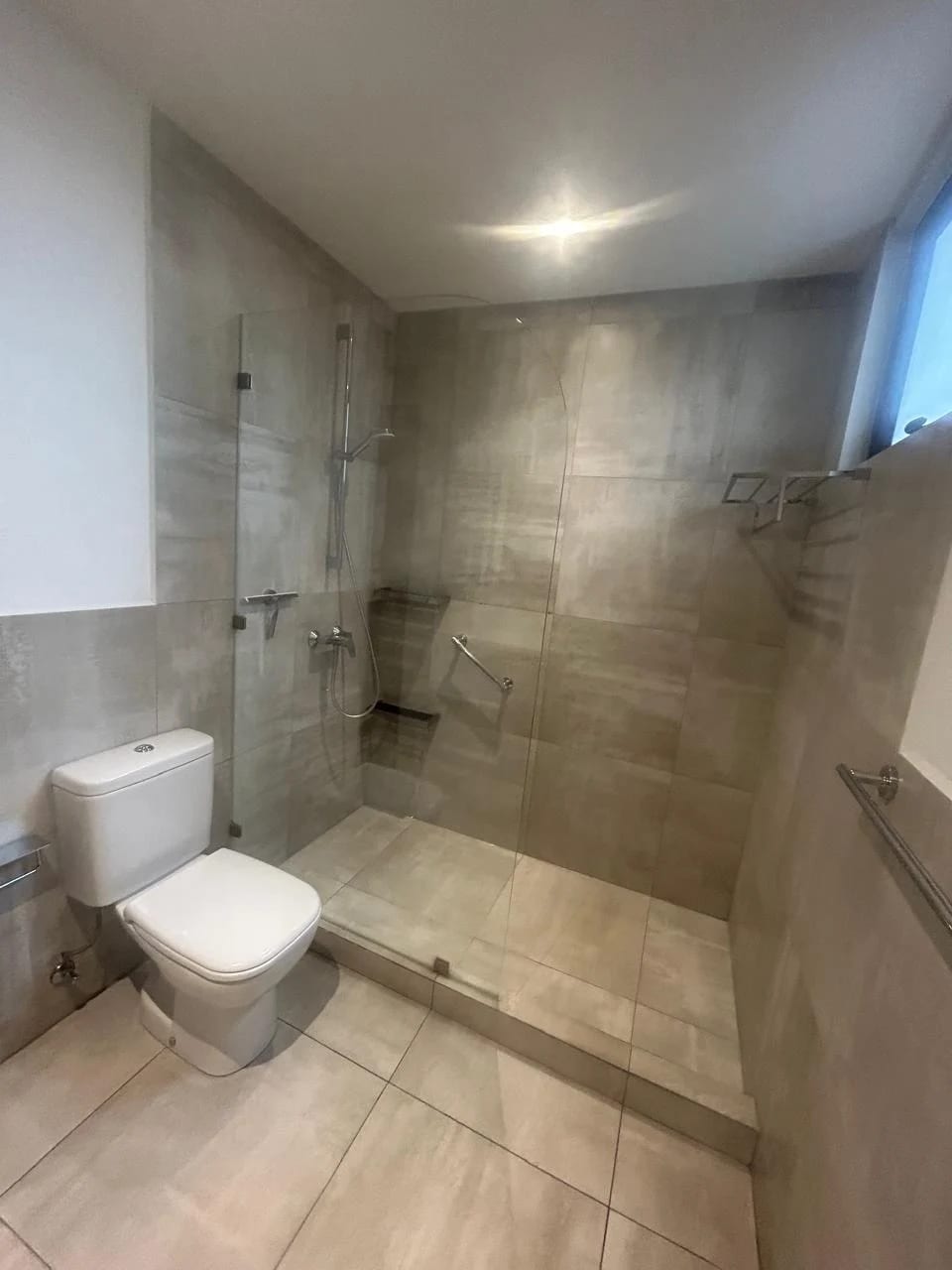 Se Alquila Apto. Edificio Casa Acueducto, Zona 10. Nivel Alto. — Apartamento en Alquiler en Casa Acueducto, Zona 10, Guatemala, Ciudad — foto 15 de 17